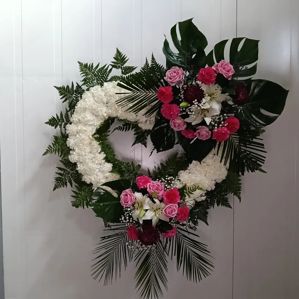 Corazón de clavel o crisantemo con cabezal, aro de clavel o crisantemo