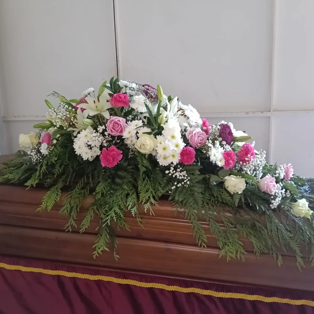 Almohadón de féretro grande, flor variada o rosas
