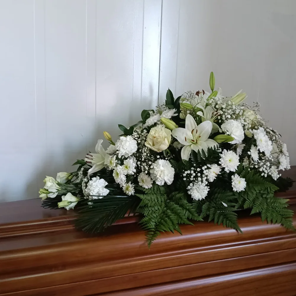 Almohadón de féretro mediano, flor variada